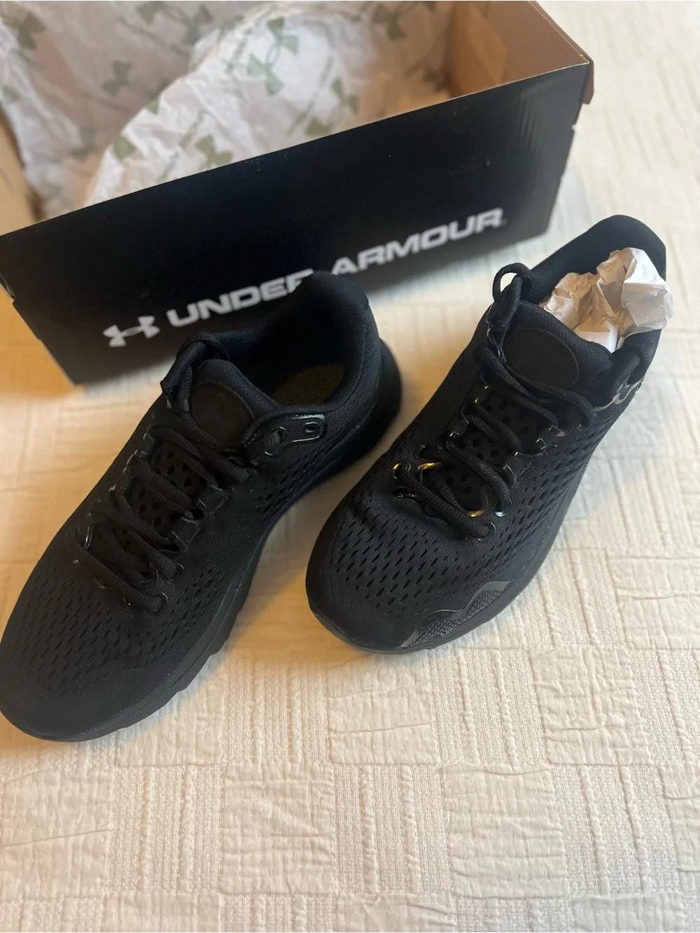 Under Armour HOVR Infinite 4 ‘Triple Black’ Sneakers